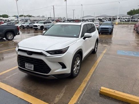 Used 2024 Toyota Grand Highlander AWD Hybrid image 3