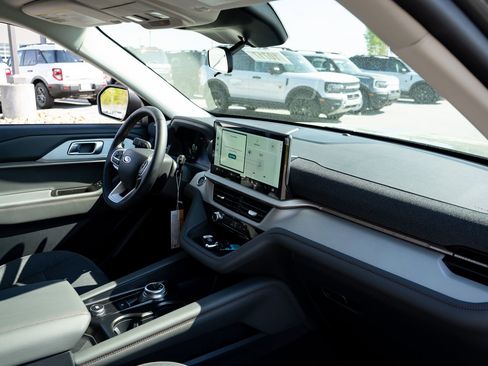 New 2026 Ford Explorer Active RWD image 22