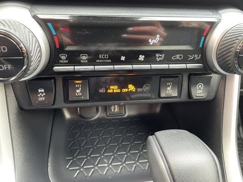 Used 2025 Toyota RAV4 XLE image 21