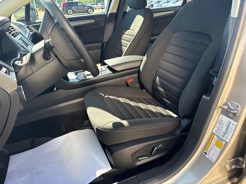 Used 2018 Ford Fusion SE FWD image 21