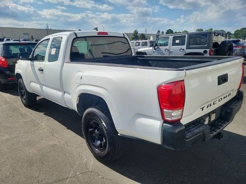 Used 2017 Toyota Tacoma SR RWD image 2