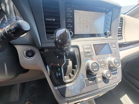 Used 2019 Toyota Sienna XLE FWD image 15