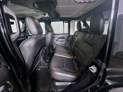 Used 2023 Jeep Wrangler Unlimited Sahara image 29