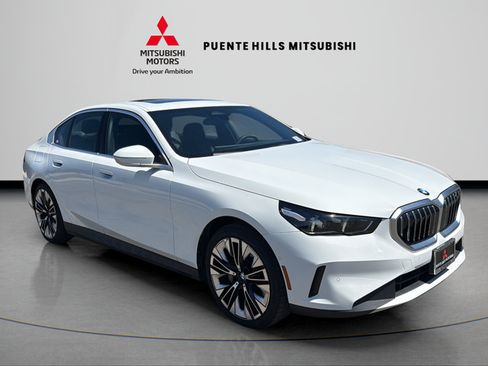 Used 2025 BMW 530i RWD image 3