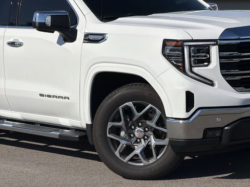 Used 2026 GMC Sierra 1500 SLT RWD image 3