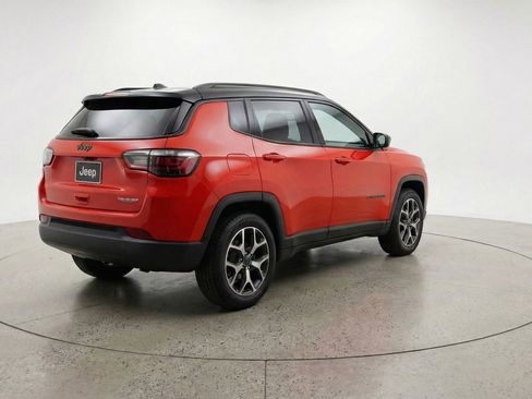 Used 2025 Jeep Compass Limited AWD/4WD image 9