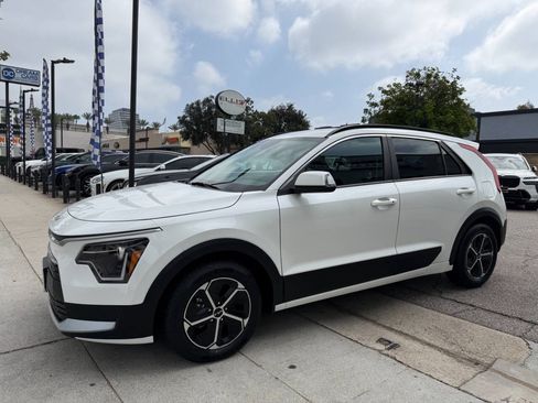 Used 2024 Kia Niro EX FWD image 7