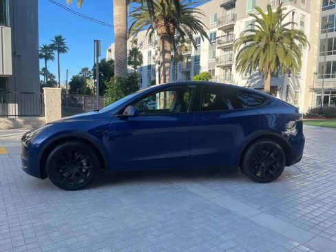 Used 2023 Tesla Model Y 2WD image 8