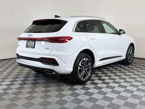 Used 2025 Audi Q5 Premium w/ Convenience Package image 9