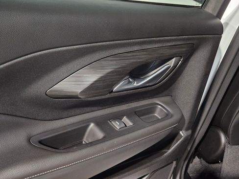 Used 2024 GMC Terrain SLT image 33