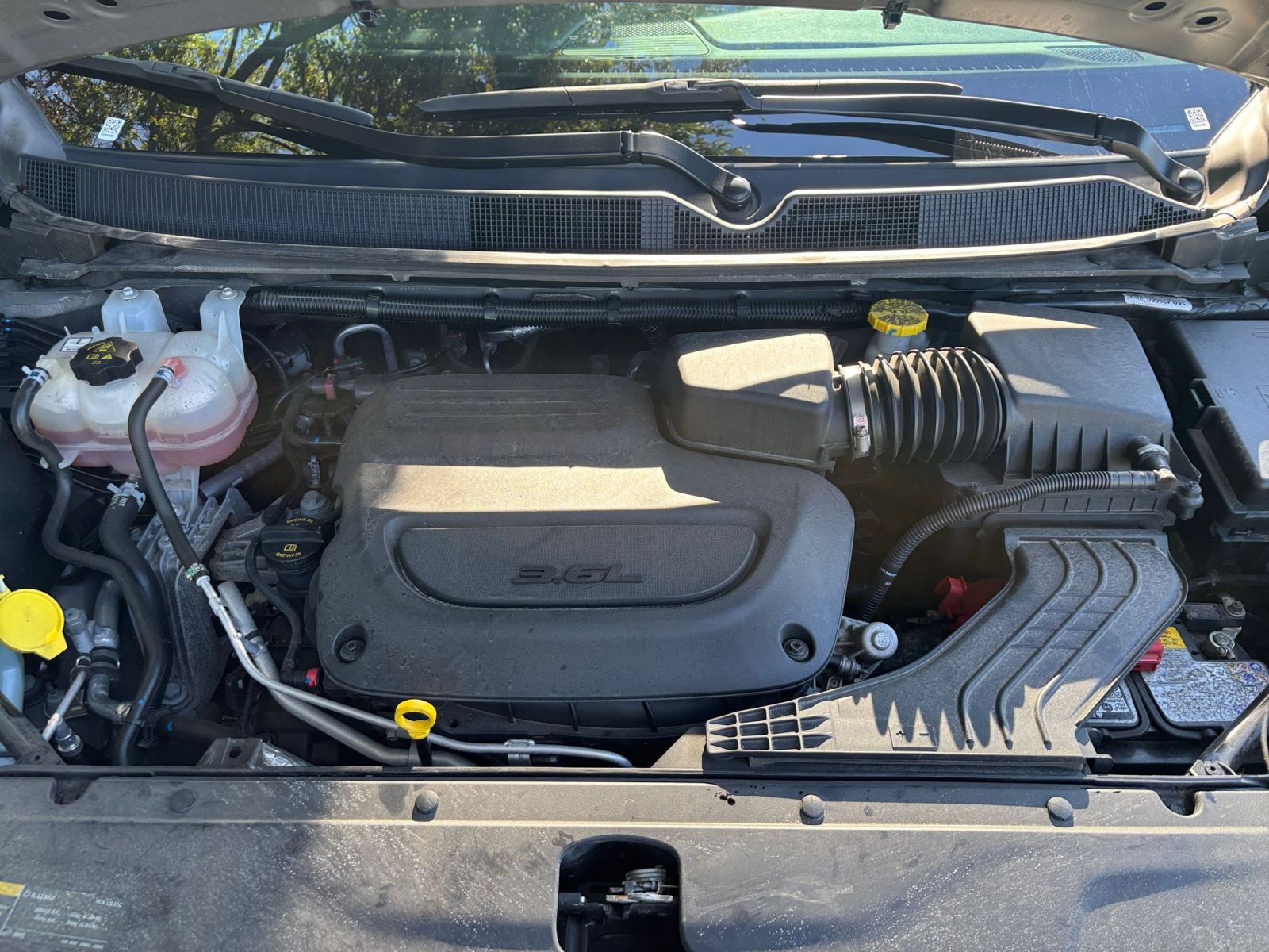 Used 2025 Chrysler Pacifica Limited FWD image 36
