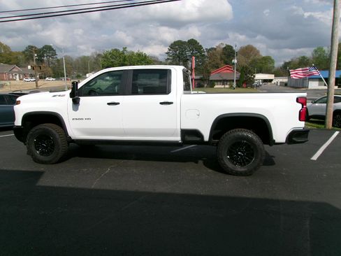 New 2026 Chevrolet Silverado 2500 ZR2 image 7