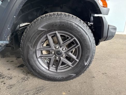 Used 2024 Jeep Wrangler Sport S image 7