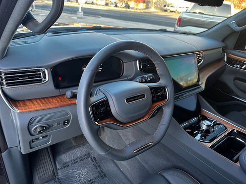 Used 2022 Jeep Grand Wagoneer Series II w/ Flexible Seating Group image 23