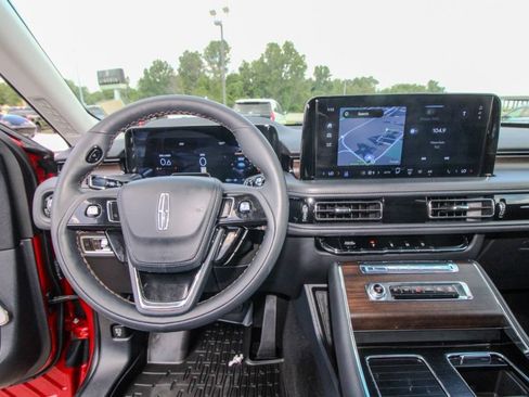 Used 2025 Lincoln Aviator Reserve w/ Equipment Group 201A AWD/4WD image 31