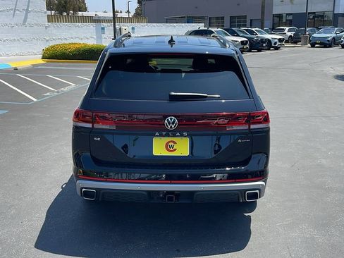 New 2025 Volkswagen Atlas Peak Edition SE image 8