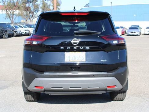 Used 2023 Nissan Rogue SV image 4