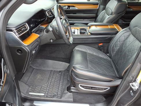 Used 2024 Jeep Grand Wagoneer L Series III image 4