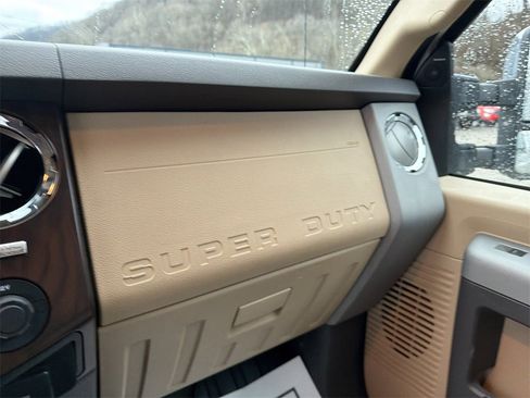 Used 2014 Ford F250 Lariat w/ Lariat Ultimate Package image 25