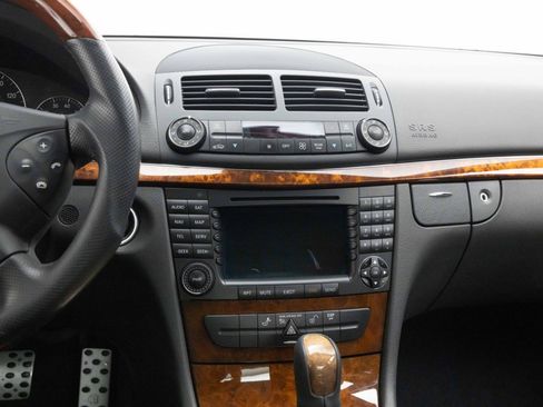 Used 2005 Mercedes-Benz E 500 Sedan image 24