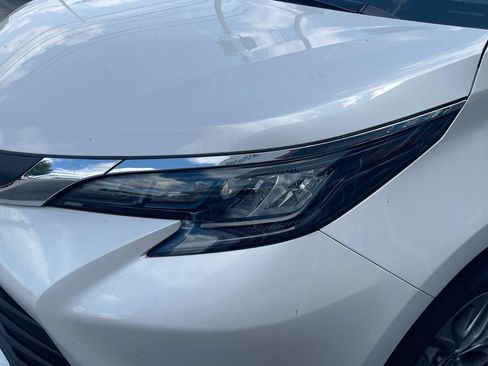 Used 2026 Toyota Sienna XLE FWD image 20