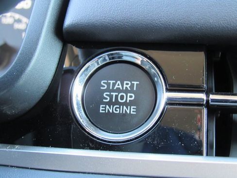 New 2025 Mitsubishi Outlander SE image 17