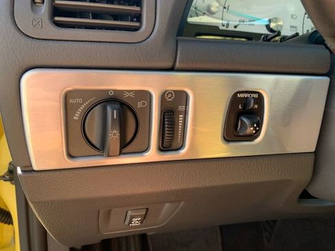 Used 2002 Ford Thunderbird image 17