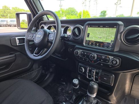 Used 2023 Jeep Gladiator Sport AWD/4WD image 8