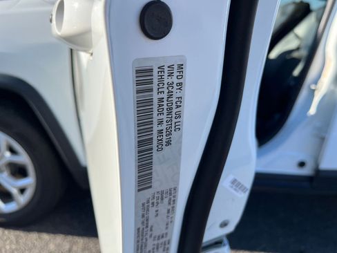 Used 2025 Jeep Compass Latitude image 29