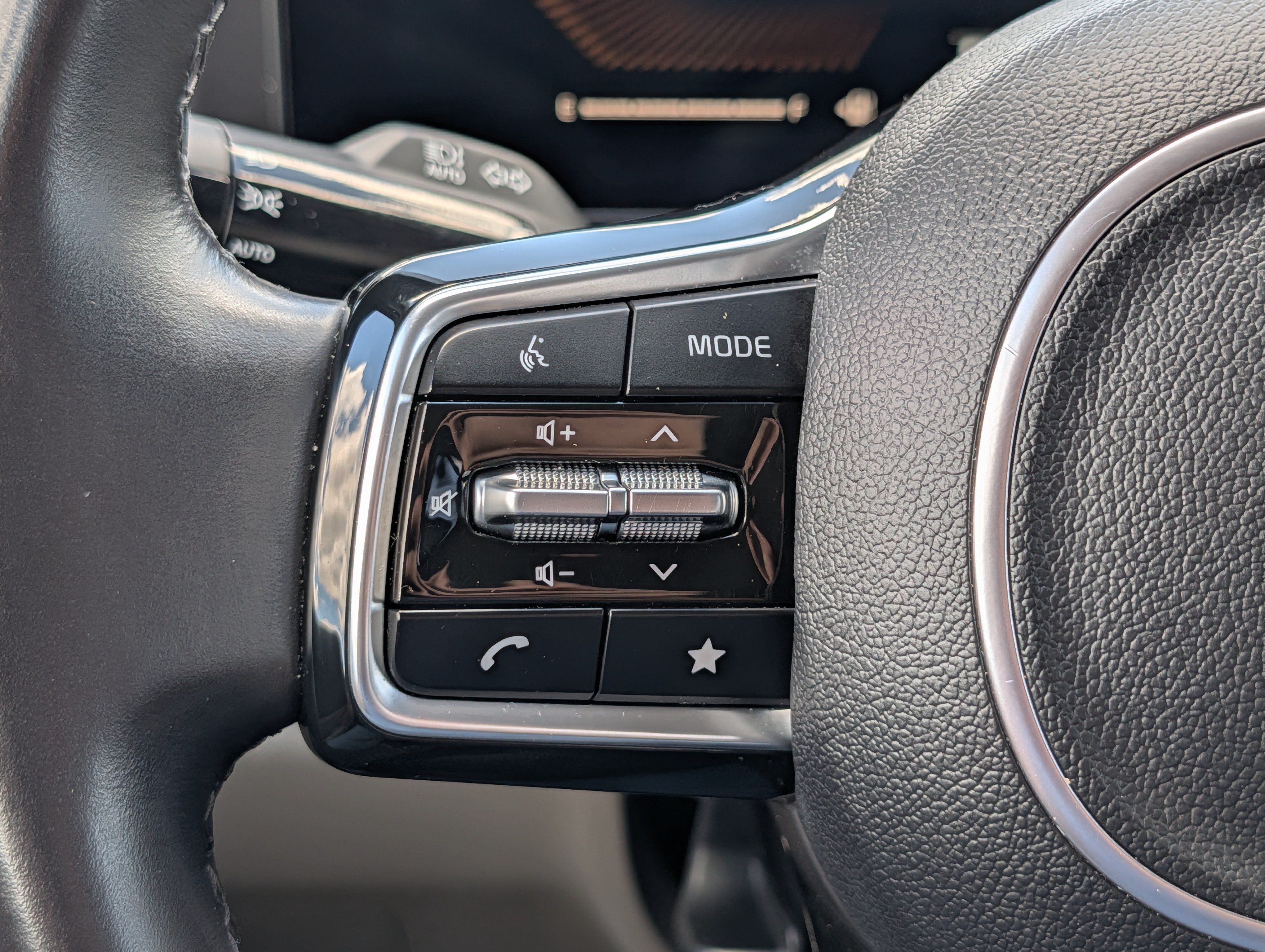Certified 2025 Kia Carnival FWD image 31