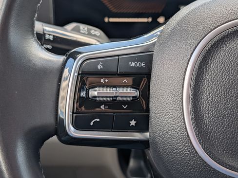 Certified 2025 Kia Carnival FWD image 31
