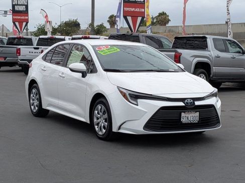 Used 2025 Toyota Corolla LE w/ Convenience Package FWD image 3