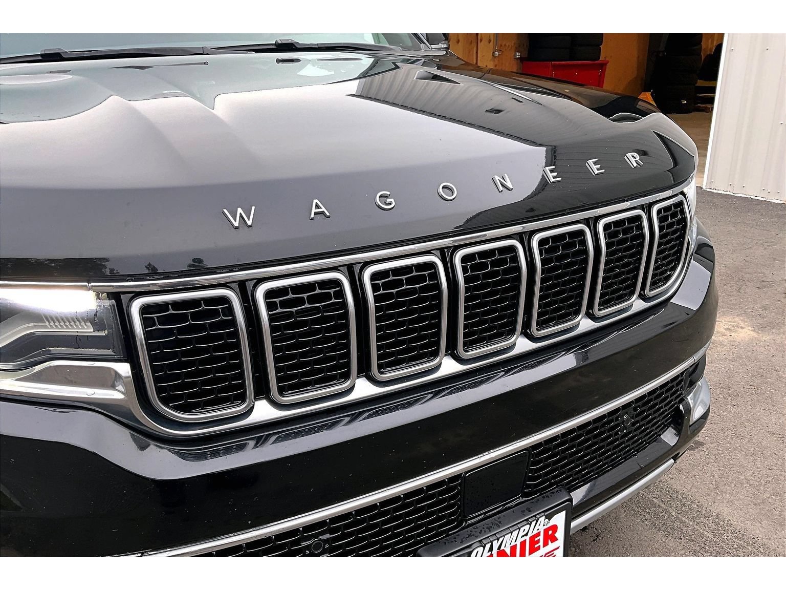 Used 2024 Jeep Wagoneer L Series II w/ Flexible Seating Group RWD image 5