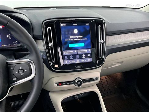 Used 2024 Volvo XC40 B5 Plus AWD/4WD image 7