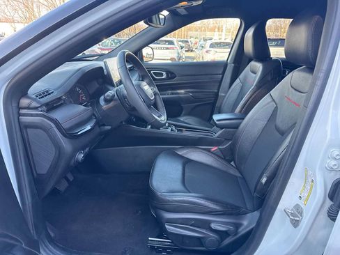 Used 2024 Jeep Compass Trailhawk image 11