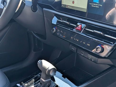 New 2026 Kia Niro EX FWD image 29