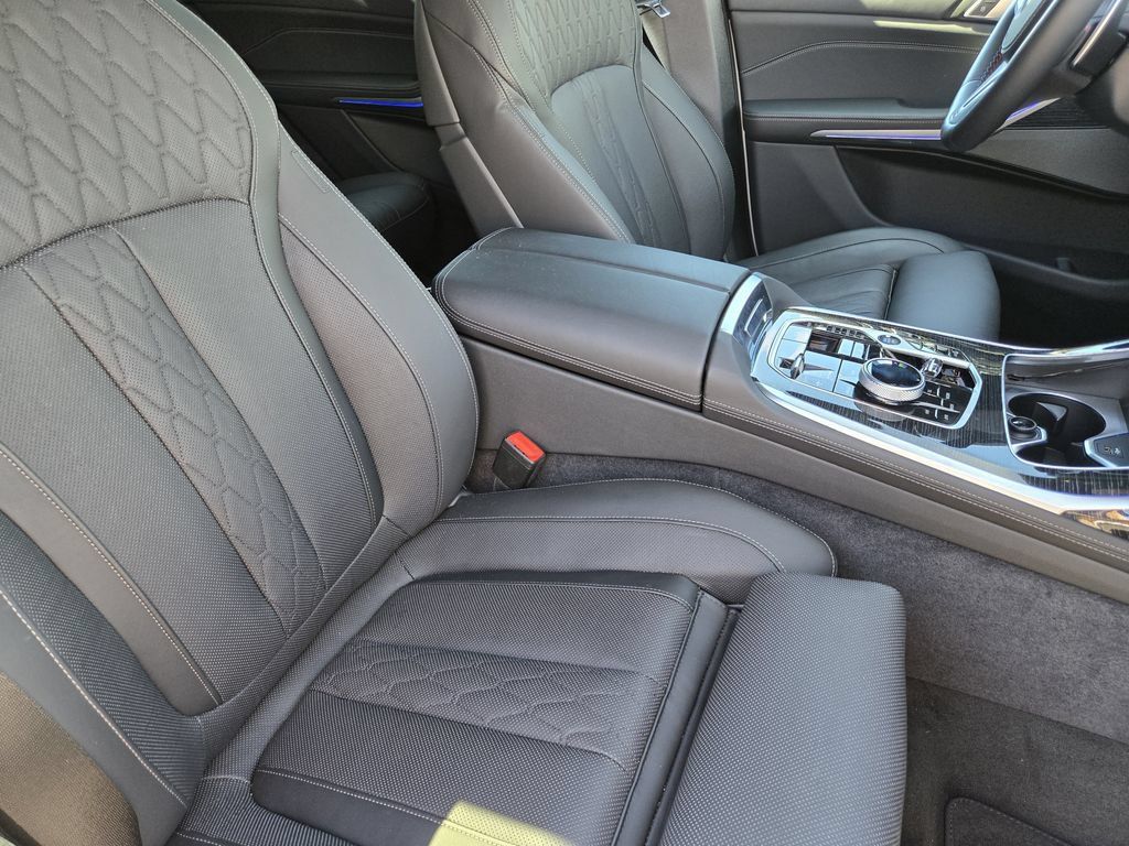 Certified 2025 BMW X7 M60i AWD/4WD image 18
