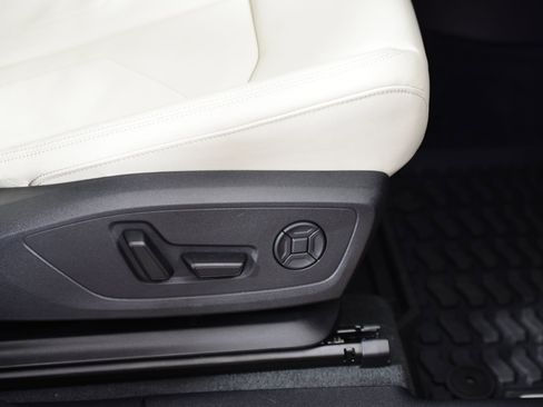 Used 2025 Audi Q3 2.0T Premium w/ Convenience Package image 10