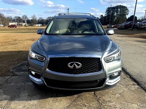 Used 2018 INFINITI QX60 FWD w/ Deluxe Technology Package image 2