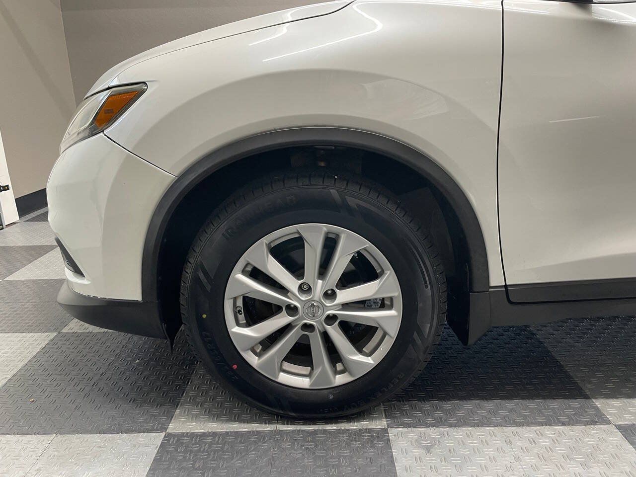 Used 2015 Nissan Rogue SV FWD image 13