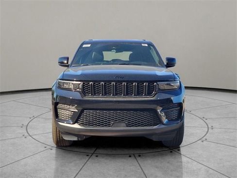 New 2025 Jeep Grand Cherokee Altitude image 15