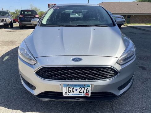 Used 2016 Ford Focus SE w/ SE Cold Weather Package FWD image 3