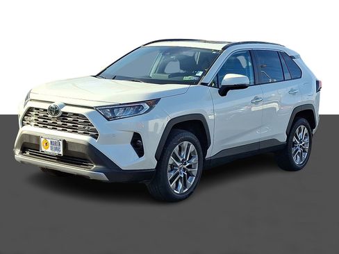 Used 2020 Toyota RAV4 Limited image 3