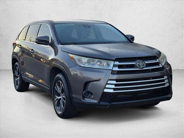 Used 2018 Toyota Highlander LE FWD image 3
