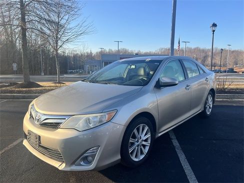 Used 2014 Toyota Camry XLE image 32