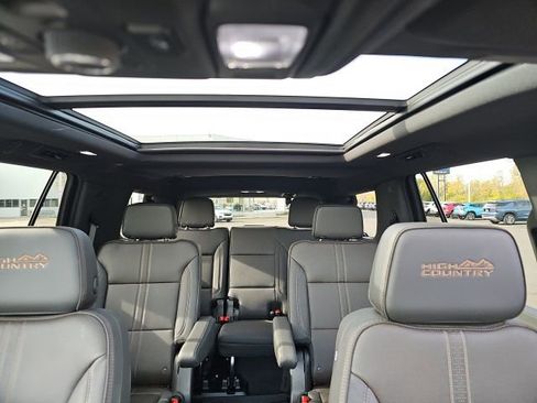Used 2025 Chevrolet Tahoe High Country image 30