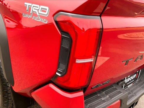 Used 2024 Toyota Tacoma TRD Off-Road w/ TRD Off Road Upgrade Package AWD/4WD image 29