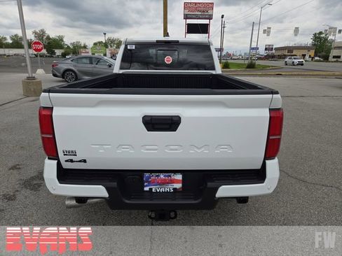 New 2026 Toyota Tacoma TRD Off-Road w/ TRD Off Road Upgrade Package AWD/4WD image 32