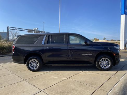 Used 2023 Chevrolet Suburban LT image 12