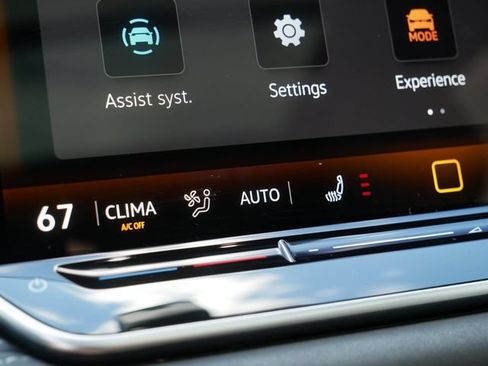 Certified 2026 Volkswagen Tiguan SE R-Line AWD/4WD image 33